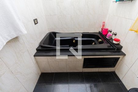 Casa à venda com 250m², 4 quartos e 4 vagasBanheiro 1 - suíte