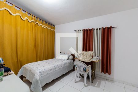 Casa à venda com 250m², 4 quartos e 4 vagasEdícula: Quarto 2