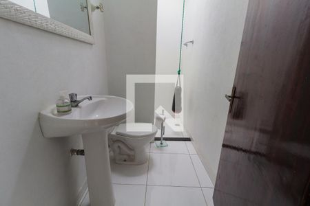 Casa à venda com 250m², 4 quartos e 4 vagasEdícula: Banheiro