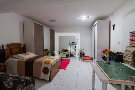 Casa à venda com 250m², 4 quartos e 4 vagasEdícula: Quarto 1