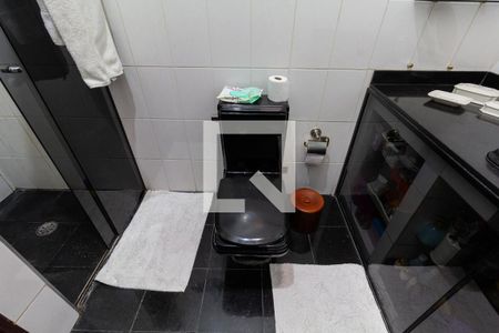Casa à venda com 250m², 4 quartos e 4 vagasBanheiro 2