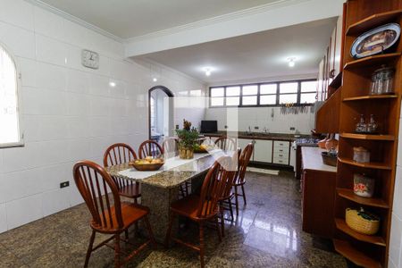 Casa à venda com 250m², 4 quartos e 4 vagasCozinha