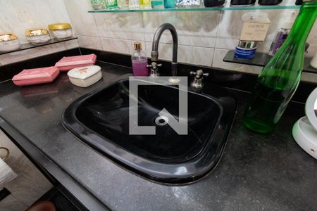 Casa à venda com 250m², 4 quartos e 4 vagasBanheiro 1 - suíte