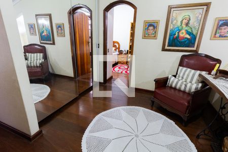 Casa à venda com 250m², 4 quartos e 4 vagasHall