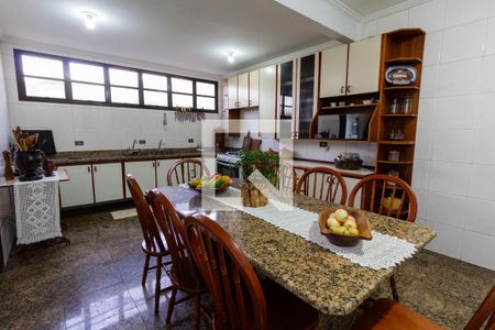 Casa à venda com 250m², 4 quartos e 4 vagasCozinha