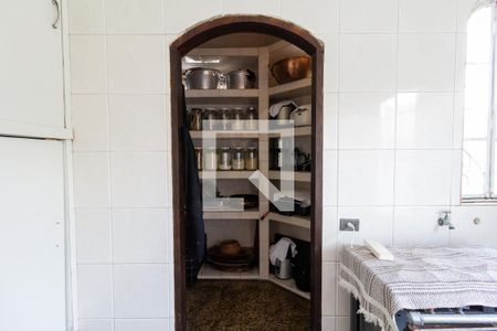 Casa à venda com 250m², 4 quartos e 4 vagasÁrea de Serviço - dispensa