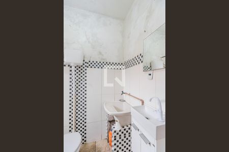 Casa à venda com 100m², 5 quartos e 1 vaga Casa à venda com 100m², 5 quartos e 1 vagaBanheiro