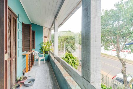 Casa à venda com 100m², 5 quartos e 1 vaga Casa à venda com 100m², 5 quartos e 1 vagaVaranda