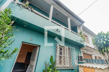 Casa à venda com 100m², 5 quartos e 1 vaga Casa à venda com 100m², 5 quartos e 1 vagaFachada