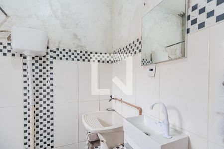 Casa à venda com 100m², 5 quartos e 1 vaga Casa à venda com 100m², 5 quartos e 1 vagaBanheiro