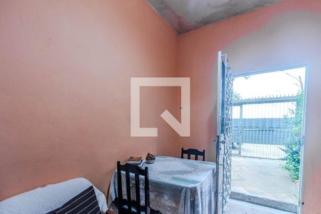 Casa à venda com 100m², 5 quartos e 1 vaga Casa à venda com 100m², 5 quartos e 1 vagaSala