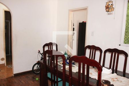 Casa à venda com 360m², 2 quartos e 2 vagas Casa à venda com 360m², 2 quartos e 2 vagasSala de jantar