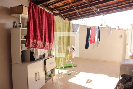 Casa à venda com 360m², 2 quartos e 2 vagas Casa à venda com 360m², 2 quartos e 2 vagasÁrea de serviço