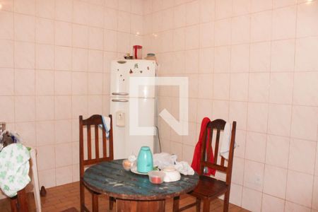 Casa à venda com 360m², 2 quartos e 2 vagas Casa à venda com 360m², 2 quartos e 2 vagasCozinha