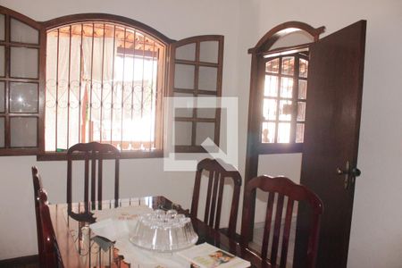 Casa à venda com 360m², 2 quartos e 2 vagas Casa à venda com 360m², 2 quartos e 2 vagasSala de jantar