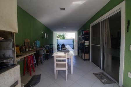 Casa de condomínio à venda com 200m², 4 quartos e 4 vagasÁrea Gourmet