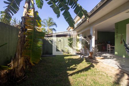 Casa de condomínio à venda com 200m², 4 quartos e 4 vagasQuintal