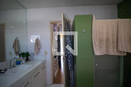 Casa de condomínio à venda com 200m², 4 quartos e 4 vagasBanheiro da Suíte