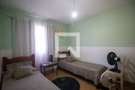 Casa de condomínio à venda com 200m², 4 quartos e 4 vagasQuarto 2