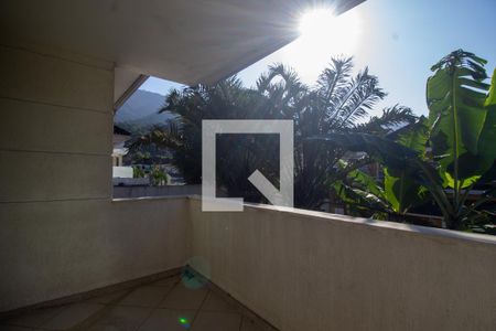 Casa de condomínio à venda com 200m², 4 quartos e 4 vagasSacada da Suíte