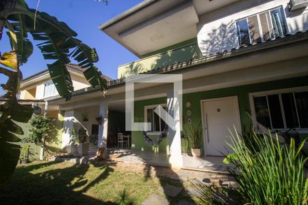 Casa de condomínio à venda com 200m², 4 quartos e 4 vagasQuintal