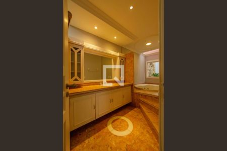 Casa de condomínio à venda com 700m², 8 quartos e 5 vagasBanheiro da Suíte 1