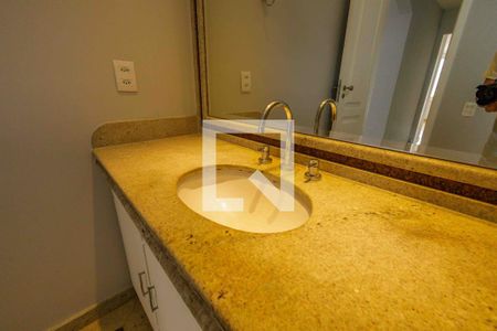 Casa de condomínio à venda com 700m², 8 quartos e 5 vagasBanheiro Social 1