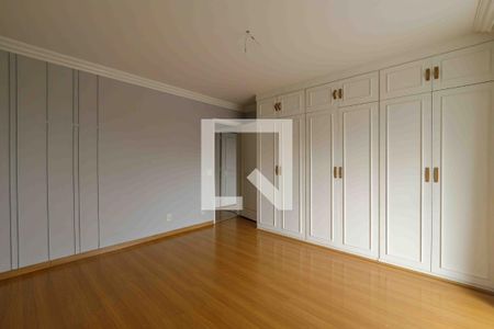 Casa de condomínio à venda com 700m², 8 quartos e 5 vagasQuarto 1