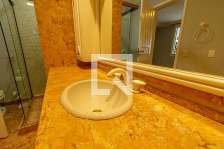 Casa de condomínio à venda com 700m², 8 quartos e 5 vagasBanheiro da Suíte 1