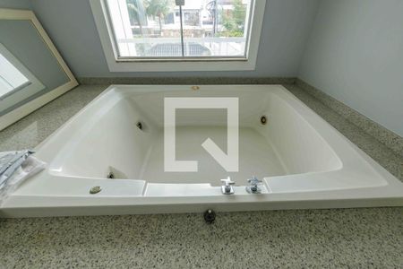 Casa de condomínio à venda com 700m², 8 quartos e 5 vagasBanheiro da Suíte 3