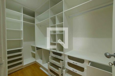 Casa de condomínio à venda com 700m², 8 quartos e 5 vagasCloset da Suíte 2