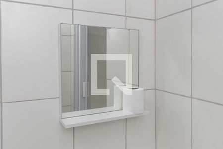 Banheiro de kitnet/studio para alugar com 1 quarto, 20m² em Ramos, Rio de Janeiro