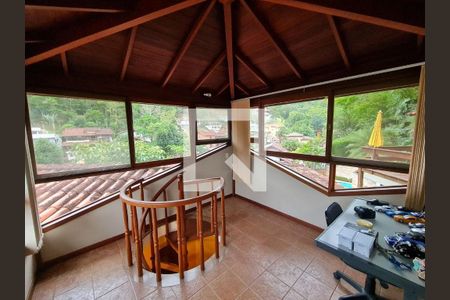 Casa à venda com 4 quartos, 268m² em Itaipu, Niterói