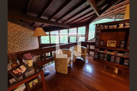 Casa à venda com 4 quartos, 268m² em Itaipu, Niterói