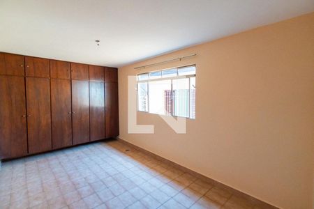 Casa à venda com 400m², 3 quartos e 2 vagasQuarto dos Fundos