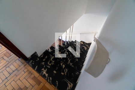 Casa à venda com 400m², 3 quartos e 2 vagasEscada