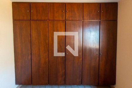 Casa à venda com 400m², 3 quartos e 2 vagasQuarto dos Fundos - Armários