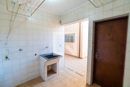 Casa à venda com 400m², 3 quartos e 2 vagasLavanderia