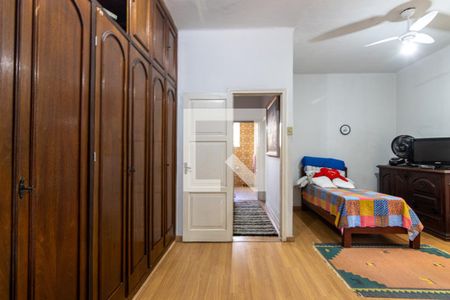 Casa à venda com 240m², 4 quartos e 4 vagas Casa à venda com 240m², 4 quartos e 4 vagasQuarto 2