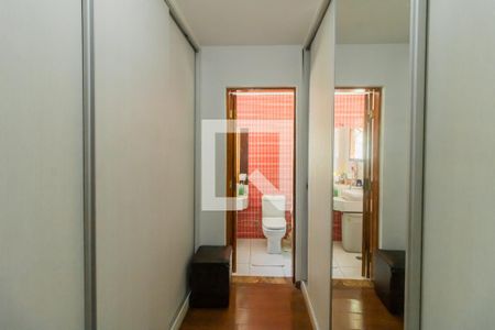 Casa à venda com 158m², 4 quartos e 4 vagasCorredor