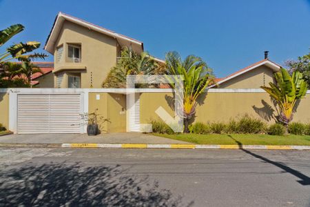 Casa para alugar com 450m², 4 quartos e 4 vagas Casa para alugar com 450m², 4 quartos e 4 vagasFachada