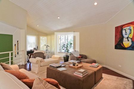 Casa para alugar com 450m², 4 quartos e 4 vagas Casa para alugar com 450m², 4 quartos e 4 vagasSala