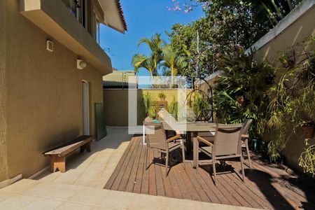 Casa para alugar com 450m², 4 quartos e 4 vagas Casa para alugar com 450m², 4 quartos e 4 vagasÁrea externa