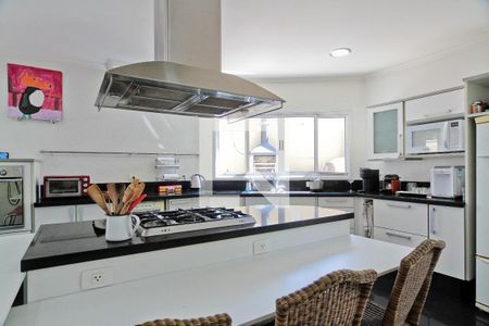 Casa para alugar com 450m², 4 quartos e 4 vagas Casa para alugar com 450m², 4 quartos e 4 vagasCozinha