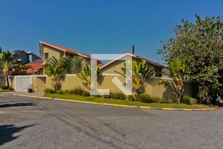 Casa para alugar com 450m², 4 quartos e 4 vagas Casa para alugar com 450m², 4 quartos e 4 vagasFachada