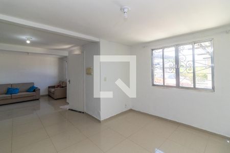 Sala de casa para alugar com 2 quartos, 400m² em Engenheiro Leal, Rio de Janeiro
