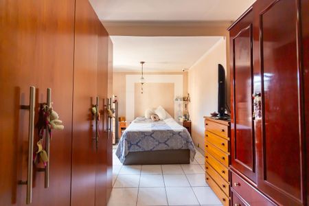 Casa à venda com 179m², 3 quartos e 6 vagasQuarto 2