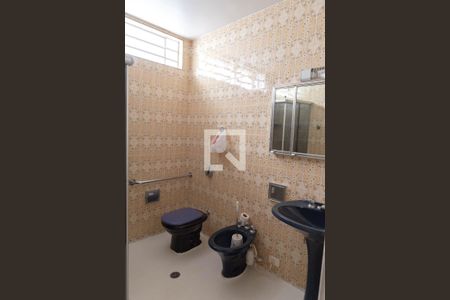 Casa à venda com 290m², 5 quartos e 1 vagaBanheiro 2