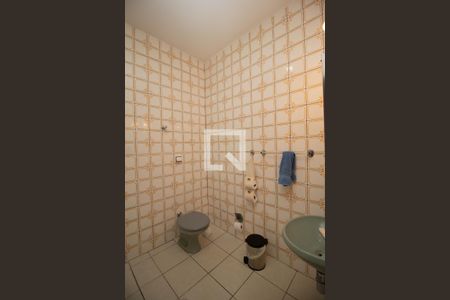 Casa à venda com 300m², 3 quartos e 4 vagas Casa à venda com 300m², 3 quartos e 4 vagasBanheiro 2