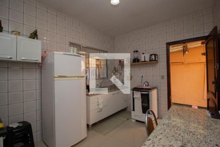 Casa à venda com 300m², 3 quartos e 4 vagas Casa à venda com 300m², 3 quartos e 4 vagasCozinha